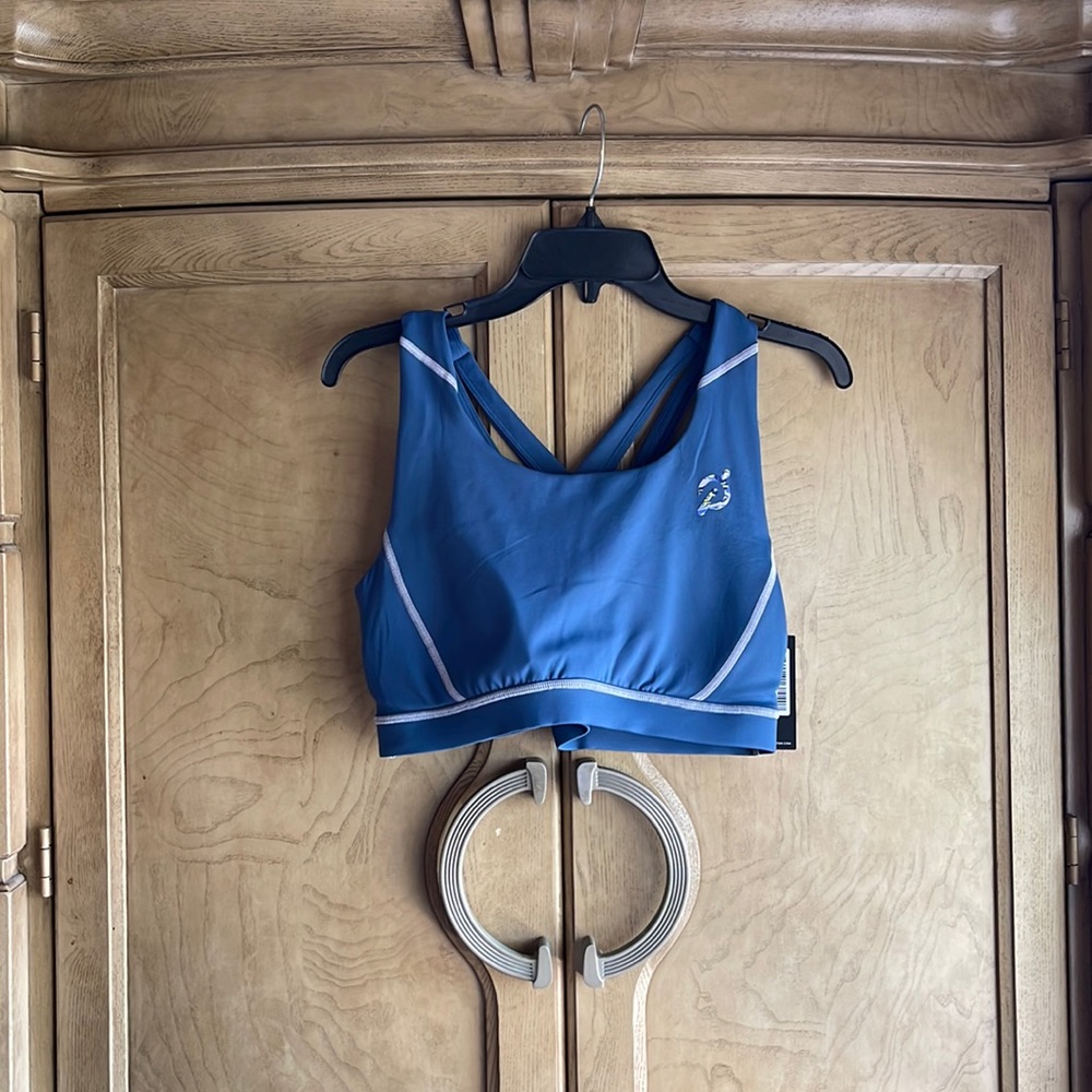 Peloton 🔥Move Mission Strappy Sport Bra - Picture 2 of 7